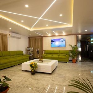 Villa Grand Hotel Near Kempegowda International Airport
